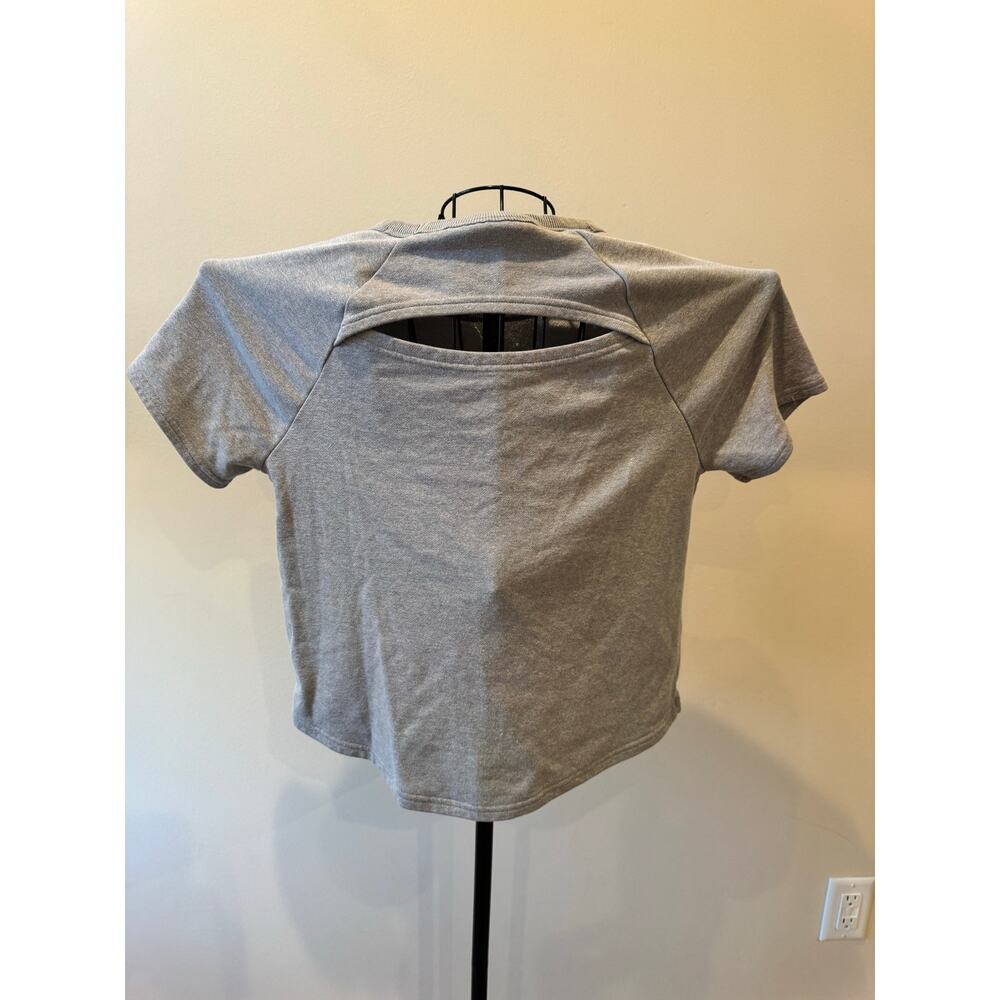 Under Armour Gray Short Sleeve Open Back Sweatshirt Top Women’s Small Loose Fit - Picture 3 of 5
